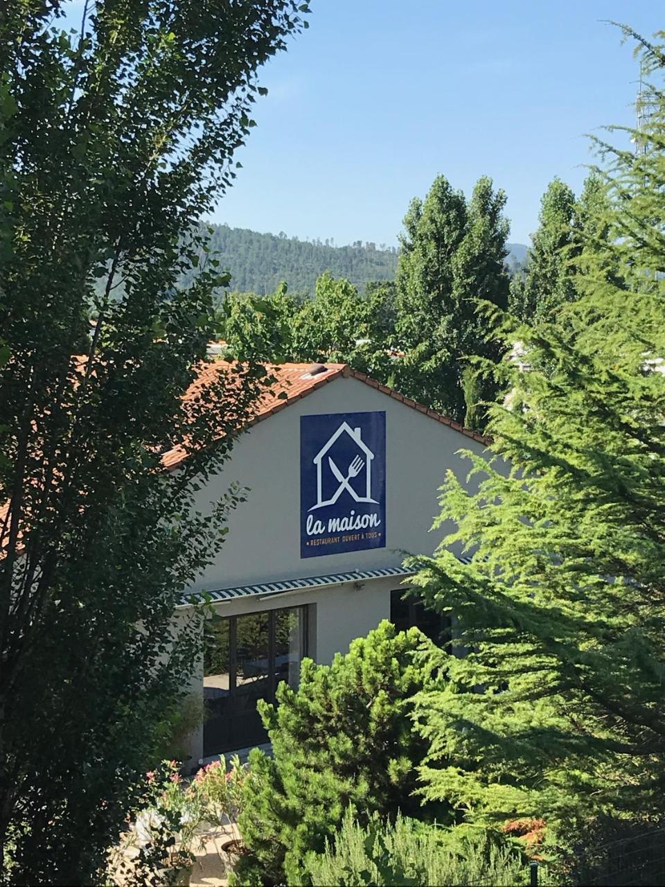 迪涅莱班凯里亚德酒店 外观 照片